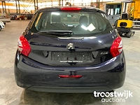Personenauto - afbeelding 14 van  17
