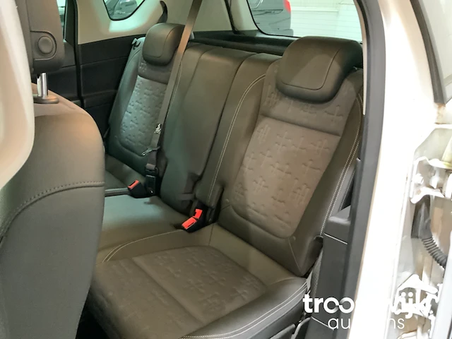 Personenauto - afbeelding 6 van  21