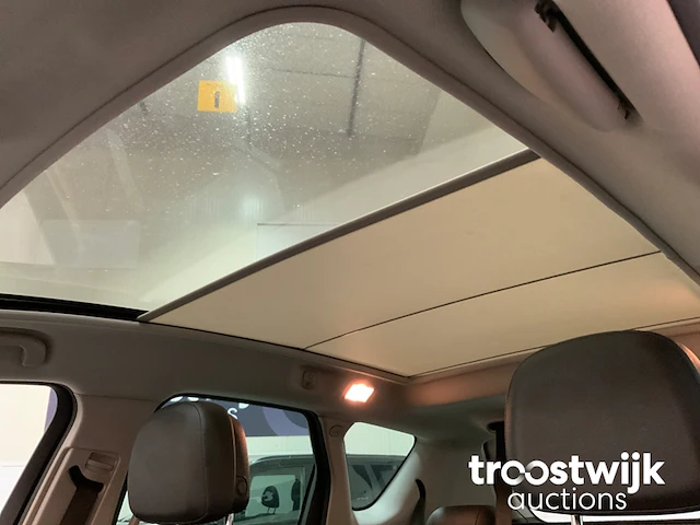 Personenauto - afbeelding 10 van  21