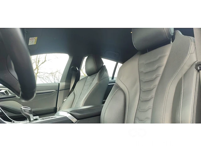 Personenauto - afbeelding 8 van  36