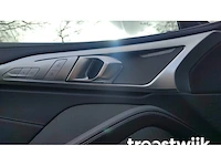 Personenauto - afbeelding 9 van  36