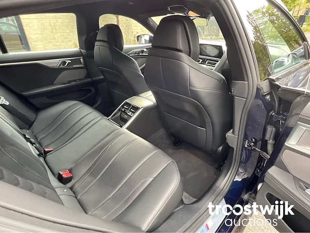 Personenauto - afbeelding 26 van  36