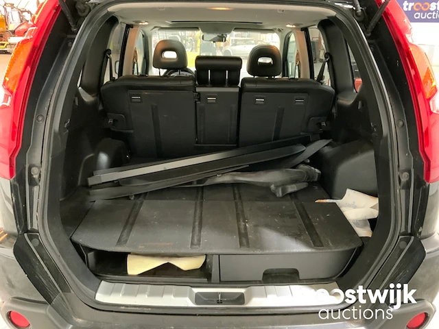 Personenauto - afbeelding 6 van  17