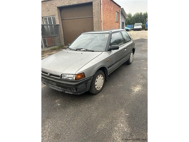 Personenauto - afbeelding 1 van  8