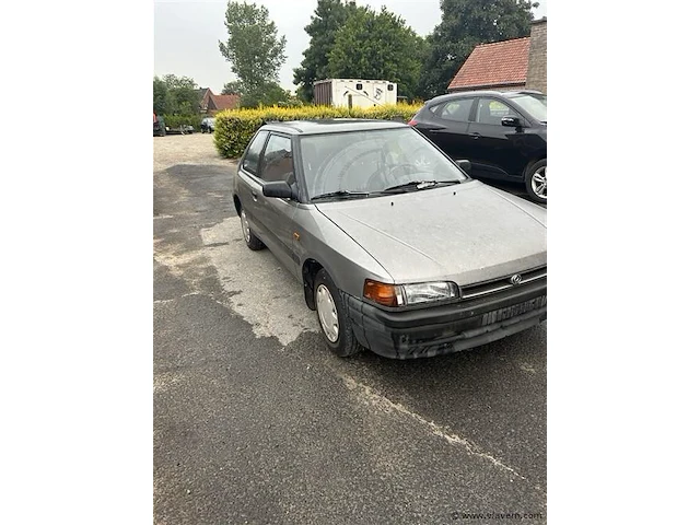 Personenauto - afbeelding 2 van  8