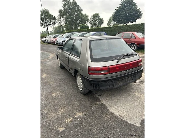 Personenauto - afbeelding 4 van  8