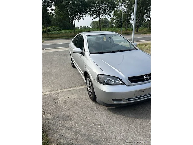 Personenauto - afbeelding 2 van  8