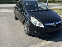 Personenauto - afbeelding 2 van  8