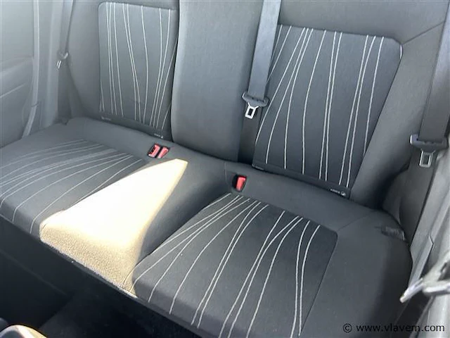 Personenauto - afbeelding 5 van  8