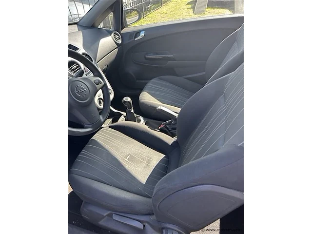 Personenauto - afbeelding 6 van  8