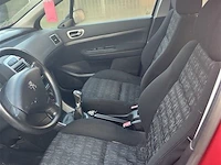 Personenauto - afbeelding 6 van  8