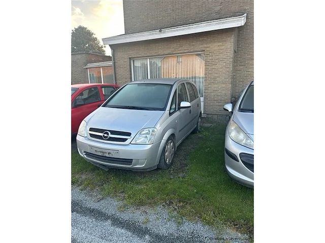 Personenauto - afbeelding 1 van  8