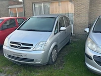 Personenauto - afbeelding 1 van  8