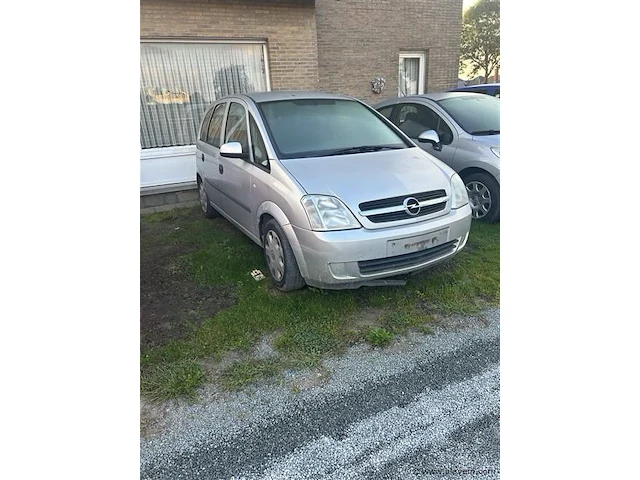 Personenauto - afbeelding 2 van  8