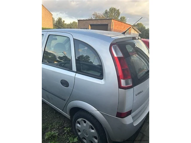 Personenauto - afbeelding 4 van  8