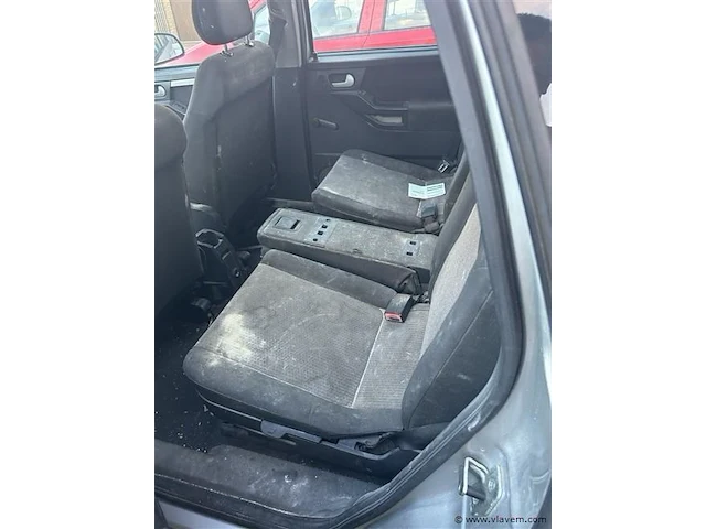 Personenauto - afbeelding 5 van  8