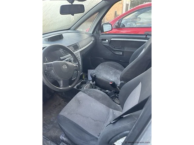Personenauto - afbeelding 6 van  8
