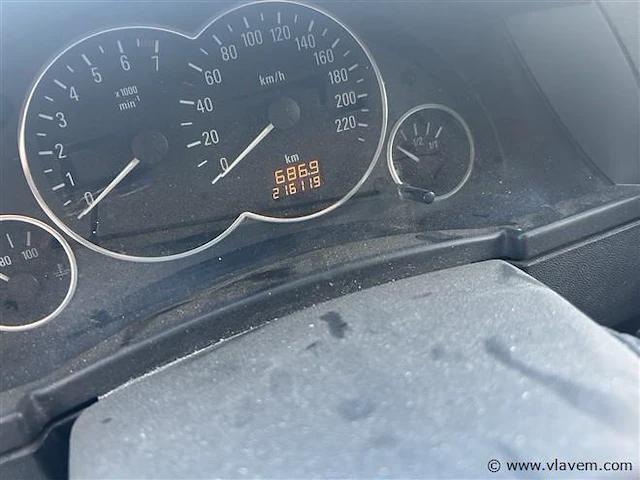 Personenauto - afbeelding 8 van  8