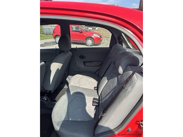 Personenauto - afbeelding 5 van  8