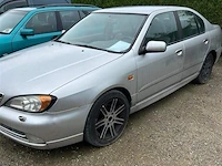Personenauto - afbeelding 1 van  7