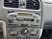 Personenauto - afbeelding 6 van  7