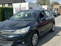 Personenauto - afbeelding 1 van  7