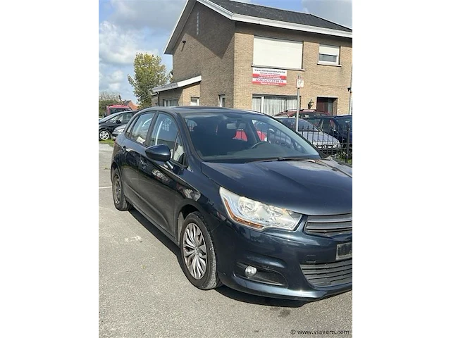 Personenauto - afbeelding 2 van  7