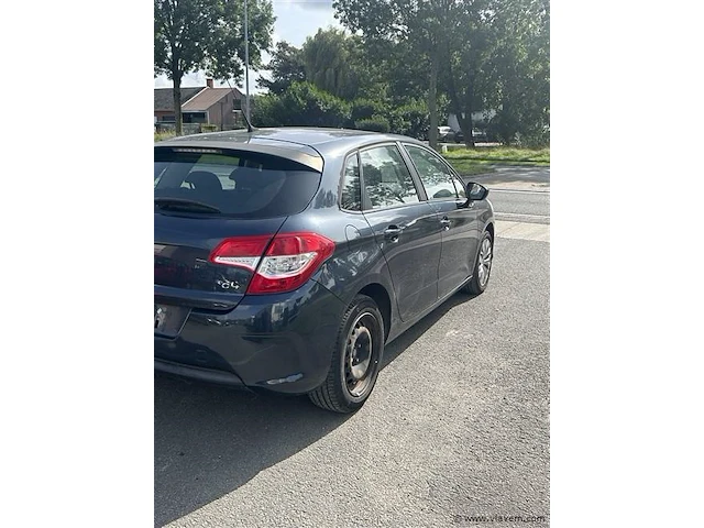 Personenauto - afbeelding 3 van  7