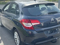 Personenauto - afbeelding 4 van  7