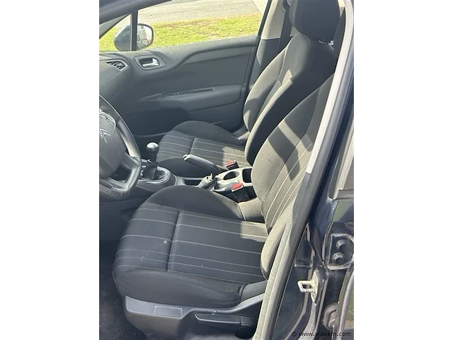 Personenauto - afbeelding 5 van  7