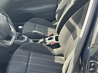 Personenauto - afbeelding 5 van  7
