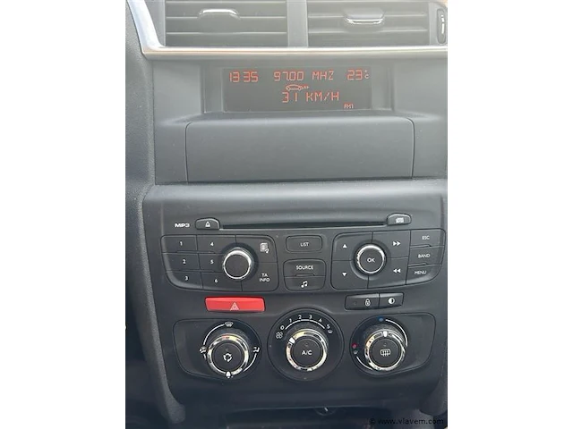Personenauto - afbeelding 6 van  7