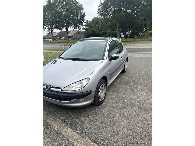 Personenauto - afbeelding 1 van  8