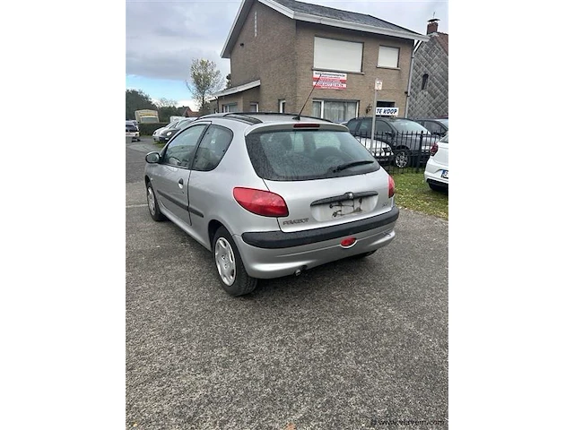 Personenauto - afbeelding 4 van  8