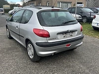 Personenauto - afbeelding 4 van  8