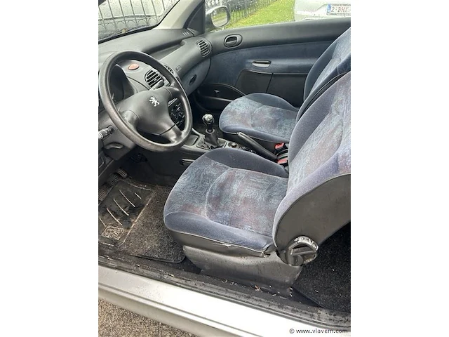 Personenauto - afbeelding 6 van  8