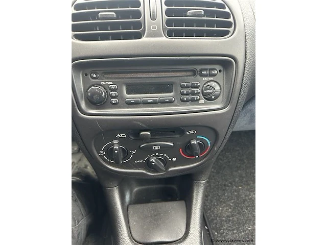 Personenauto - afbeelding 7 van  8