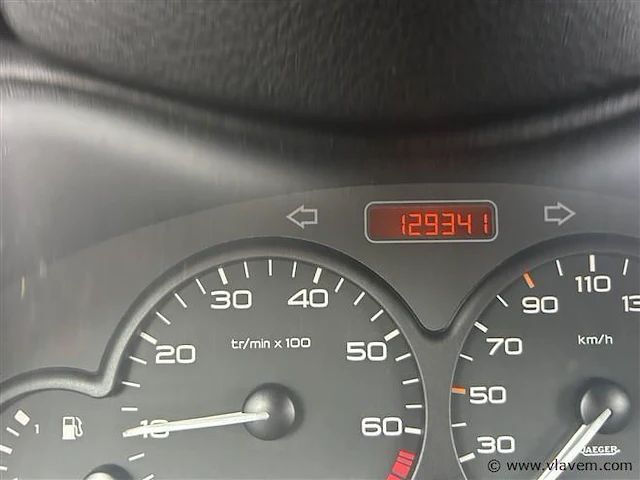 Personenauto - afbeelding 8 van  8