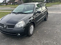 Personenauto - afbeelding 1 van  8