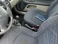 Personenauto - afbeelding 6 van  8