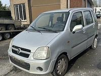 Personenauto - afbeelding 1 van  8