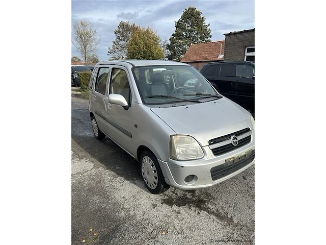 Personenauto - afbeelding 2 van  8