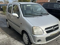 Personenauto - afbeelding 2 van  8