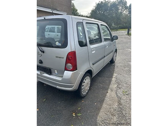 Personenauto - afbeelding 3 van  8