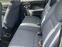 Personenauto - afbeelding 5 van  8
