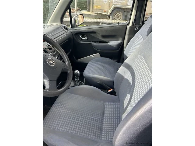 Personenauto - afbeelding 6 van  8