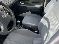 Personenauto - afbeelding 6 van  8