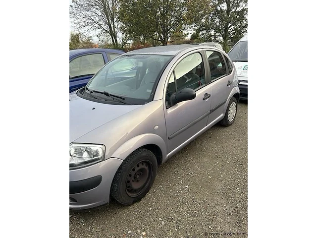 Personenauto - afbeelding 1 van  8
