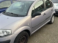 Personenauto - afbeelding 1 van  8
