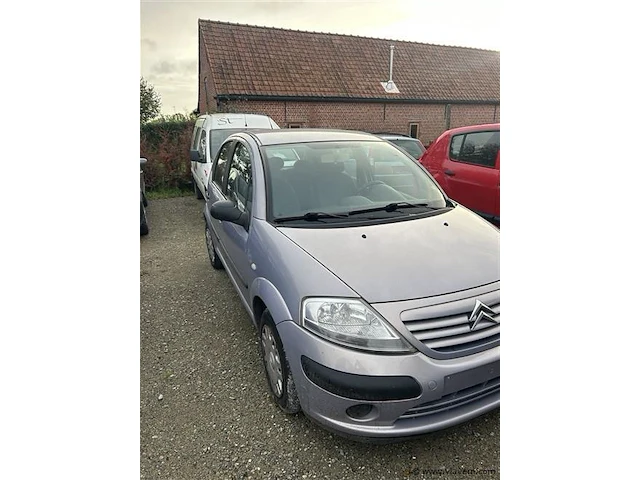 Personenauto - afbeelding 2 van  8